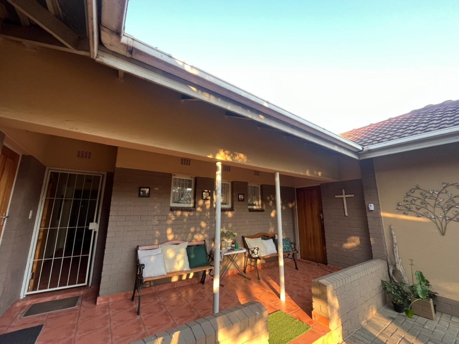 3 Bedroom Property for Sale in Protea Park North West